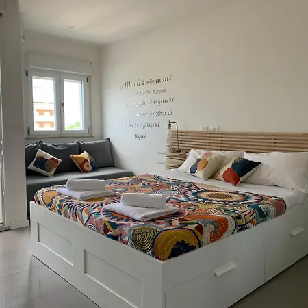 Monolocale Con Terrazza E Cucina