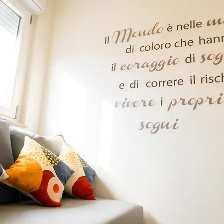 Monolocale Con Terrazza E Cucina